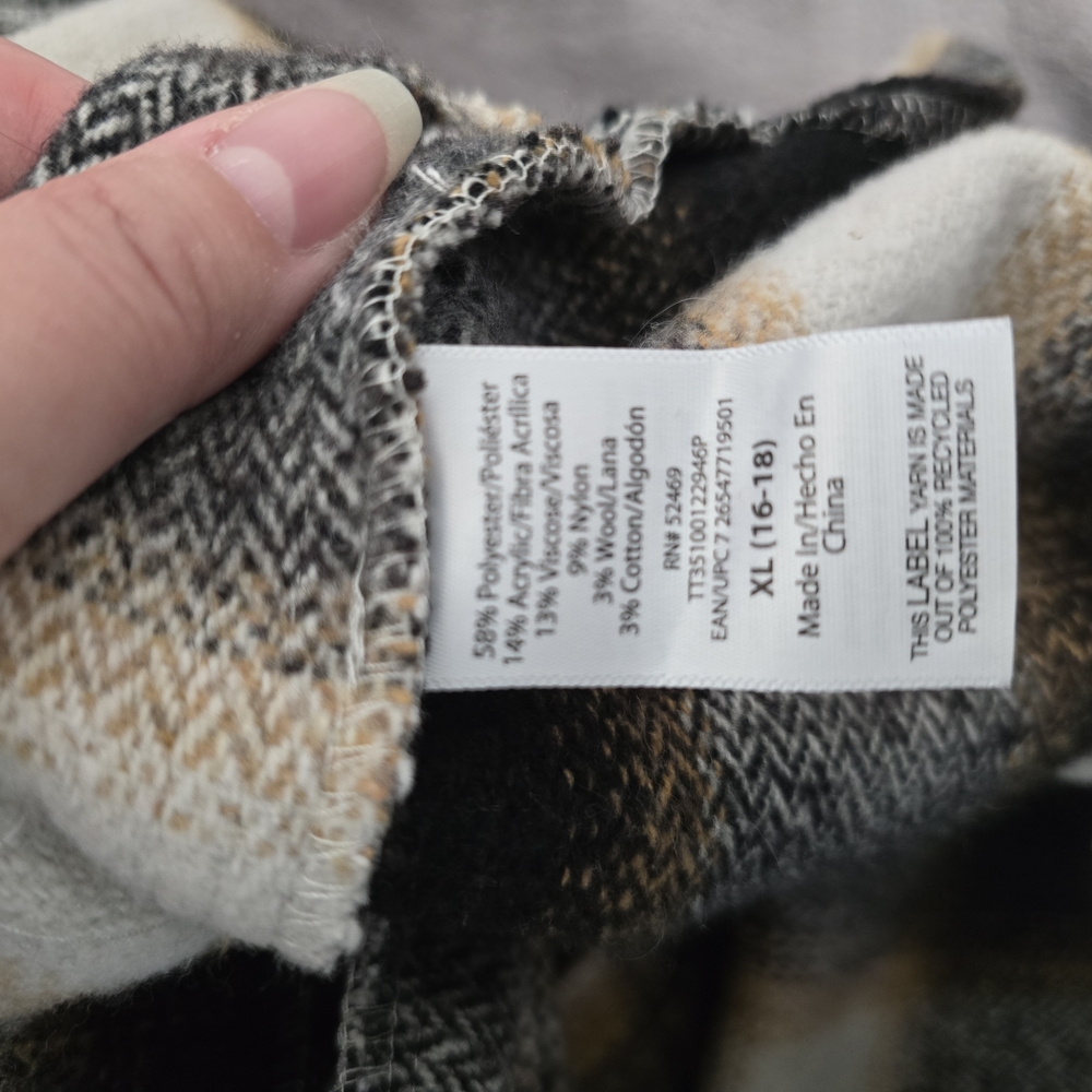 Time and Tru Black and White Plaid Button-Up Shacket - Picture 6 of 6